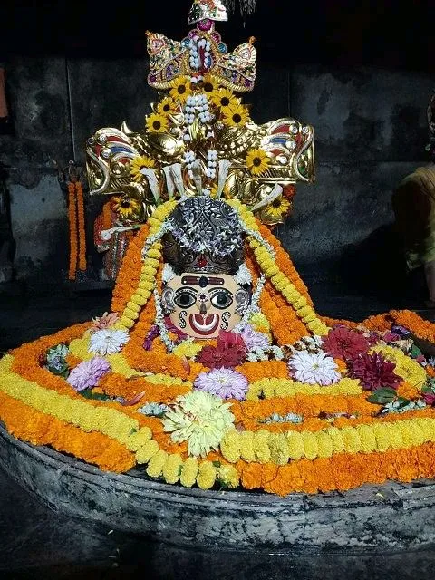 Akhandalamani Temple, Aradi